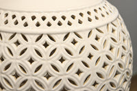 和柄の七宝透かし模様で格調ある陶器製の電笠 DC8887