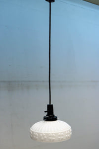 四つ葉のクローバー模様がお洒落なプレスガラスの電笠 DC8898