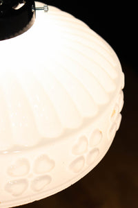 四つ葉のクローバー模様がお洒落なプレスガラスの電笠 DC8898