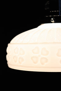 四つ葉のクローバー模様がお洒落なプレスガラスの電笠 DC8898