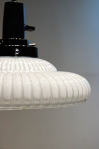 和の趣きあるプレスガラスの電笠 DC8899