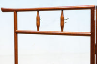 穏やかな色彩で風情溢れるフック付きの衣桁 DC8909