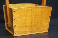 温かみのある木地色の持ち手付き炭入れ DC8915