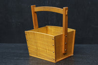 温かみのある木地色の持ち手付き炭入れ DC8915