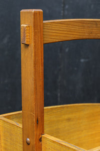 温かみのある木地色の持ち手付き炭入れ DC8915