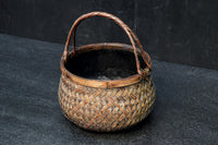 味わいある風合いの竹編みカゴの炭入れ DC8917