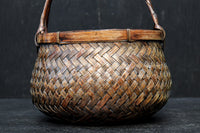 味わいある風合いの竹編みカゴの炭入れ DC8917