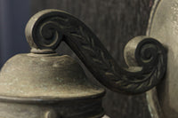 柔和な明かりで周囲を優しく照らす球体型のブラケット DC8939