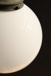 柔和な明かりで周囲を優しく照らす球体型のブラケット DC8939