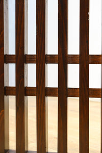 角太格子造りで貫録ある二つ折り帳場格子 DC8946