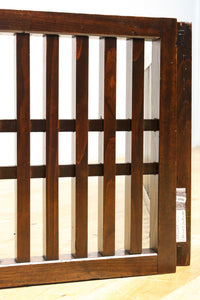 角太格子造りで貫録ある二つ折り帳場格子 DC8946