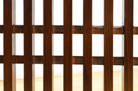 角太格子造りで貫録ある二つ折り帳場格子 DC8946