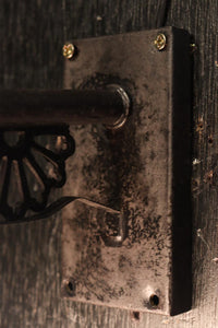 菊の花の透かし模様金具で和の面持ちあるブラケット DC8947