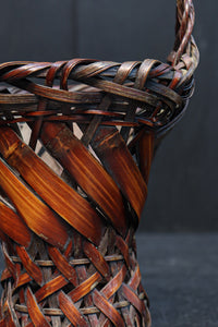 温かみのある色彩で美しいシルエットの花籠 DC8953