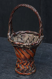 温かみのある色彩で美しいシルエットの花籠 DC8953