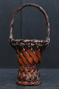 温かみのある色彩で美しいシルエットの花籠 DC8953