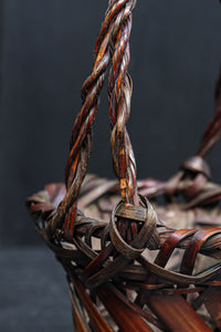 温かみのある色彩で美しいシルエットの花籠 DC8953