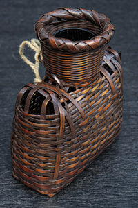 一輪挿しに!! 小型の壁掛け竹編み花カゴ DC8954