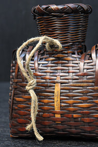 一輪挿しに!! 小型の壁掛け竹編み花カゴ DC8954