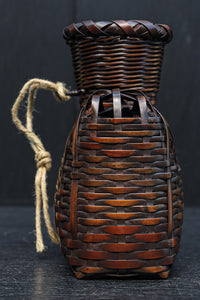 一輪挿しに!! 小型の壁掛け竹編み花カゴ DC8954