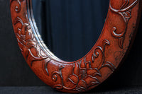 朱漆の花柄で華やかな面持ちの鎌倉彫の壁掛け鏡 DC8957