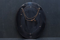 朱漆の花柄で華やかな面持ちの鎌倉彫の壁掛け鏡 DC8957