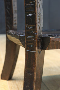 桜模様で華やいだ魅力的な面持ちの軽井沢彫りの花台 DC8962