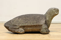 素朴な雰囲気のカメの石像 DC8975