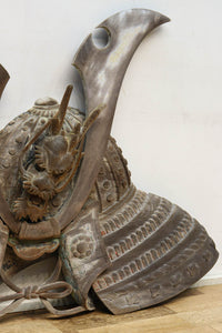 大珍品!!龍を装飾した迫力のある兜の大振りの彫刻飾り DC9025