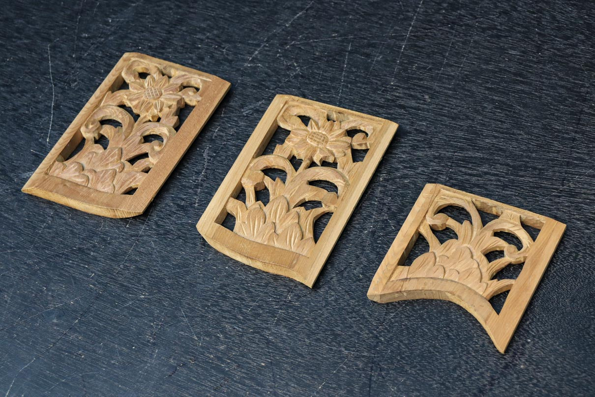 手作り感溢れる花や葉の絵柄入りの彫刻飾り DC9037abc 在庫3枚1セット 手作り感溢れる花や葉の絵柄入りの彫刻飾り DC9037abc 在庫3枚1セット