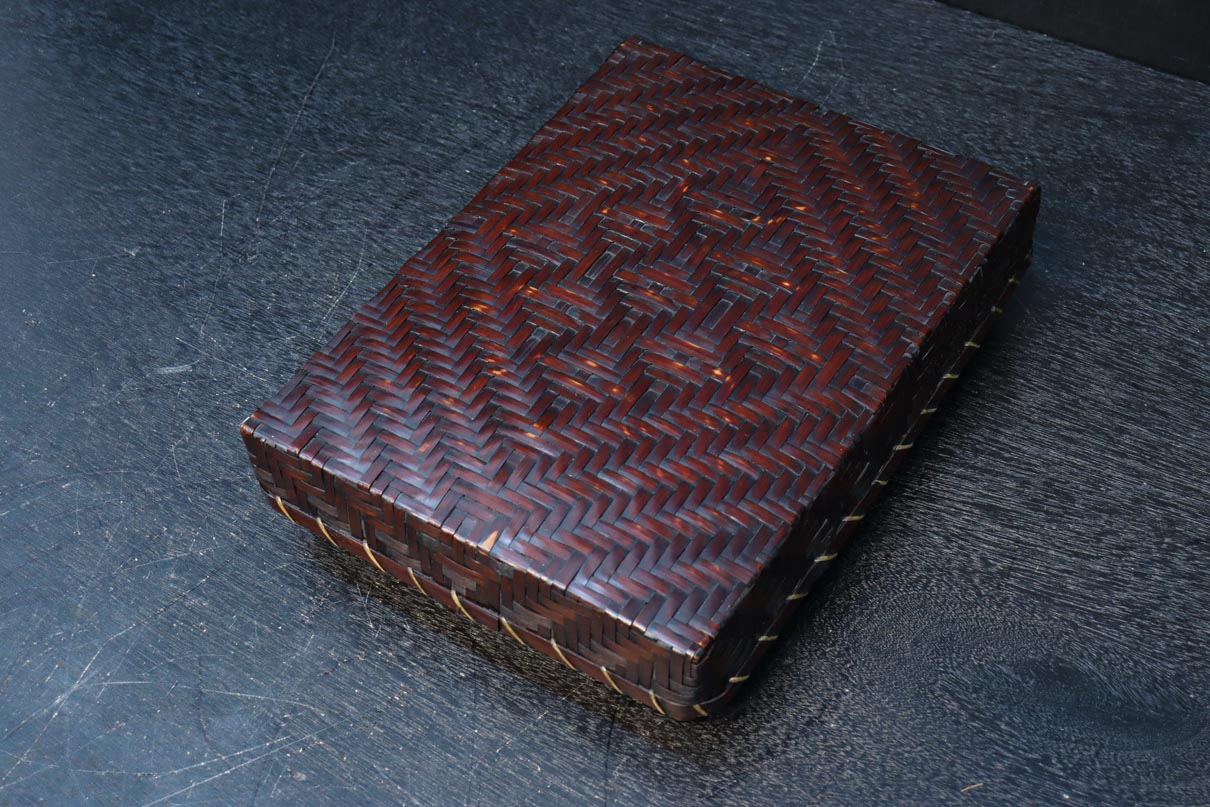 ※3/20まで出品【値下げ中】牛の置物　竹編（極細）　 オレンジと黒の模様 艶やかな編み目模様の味わい溢れる竹編み文入れ DC9245 – 古福庵