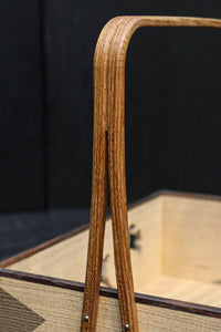 Small wooden carrying box DC9633