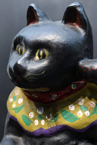 あどけない表情が可愛らしい黒招き猫 DC9961