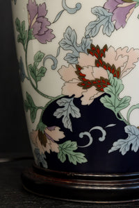 花唐草模様が描かれた気品あふれる陶器のスタンドライトDF1129