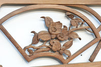 扇枠に椿と蓮と菊が描かれた華やかな彫刻欄間 E9959a 在庫1枚