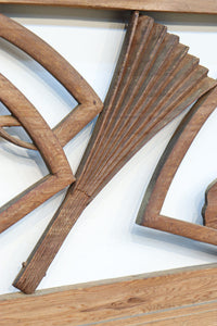 扇枠に椿と蓮と菊が描かれた華やかな彫刻欄間 E9959a 在庫1枚