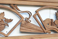 扇枠に椿と蓮と菊が描かれた華やかな彫刻欄間 E9959a 在庫1枚