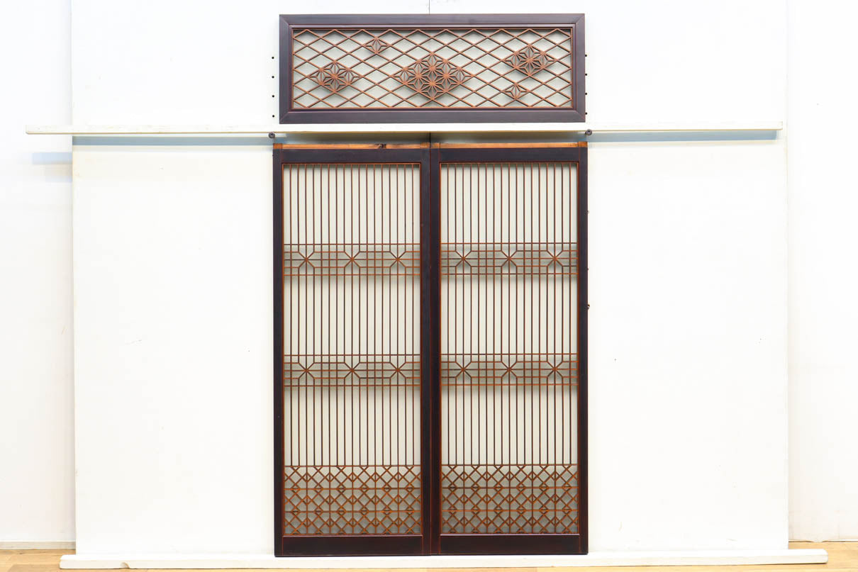 麻の葉組子を幾何学模様がモダンに飾るスリガラス入り欄間・書院セット　EZ1747　在庫3枚1組