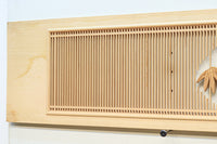 中央窓絵に縁起良い彫刻装飾を備えた縦繁欄間素材 EZ1991ab 在庫(a:0 b:1)枚