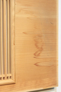 中央窓絵に縁起良い彫刻装飾を備えた縦繁欄間素材 EZ1991ab 在庫(a:0 b:1)枚