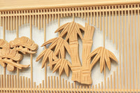 中央窓絵に縁起良い彫刻装飾を備えた縦繁欄間素材 EZ1991ab 在庫(a:0 b:1)枚