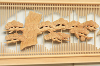 中央窓絵に縁起良い彫刻装飾を備えた縦繁欄間素材 EZ1991ab 在庫(a:0 b:1)枚