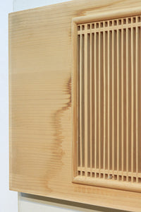 中央窓絵に縁起良い彫刻装飾を備えた縦繁欄間素材 EZ1991ab 在庫(a:0 b:1)枚