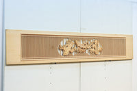 中央窓絵に縁起良い彫刻装飾を備えた縦繁欄間素材 EZ1991ab 在庫(a:0 b:1)枚