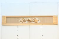 中央窓絵に縁起良い彫刻装飾を備えた縦繁欄間素材 EZ1991ab 在庫(a:0 b:1)枚