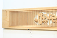 中央窓絵に縁起良い彫刻装飾を備えた縦繁欄間素材 EZ1991ab 在庫(a:0 b:1)枚