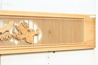 中央窓絵に縁起良い彫刻装飾を備えた縦繁欄間素材 EZ1991ab 在庫(a:0 b:1)枚