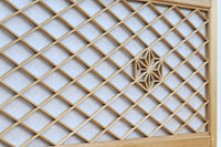 菱格子に浮かぶ組子が趣きあるワーロン入り中型欄間 EZ2155b 在庫1枚