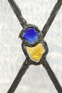 小さなステンドグラスが可愛らしいレトロモダンなガラス窓 EZ2484 在庫1セット