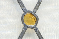 小さなステンドグラスが可愛らしいレトロモダンなガラス窓 EZ2484 在庫1セット